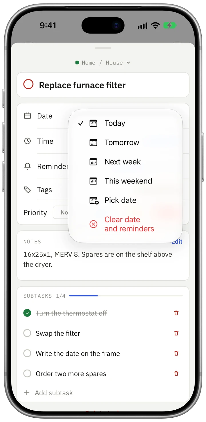 Yarukoto on iPhone, picking a task's date from the system's native menu